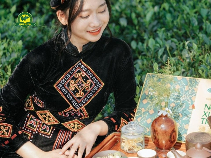 Nhâm nhi chén trà - tận thưởng trà và thi ca