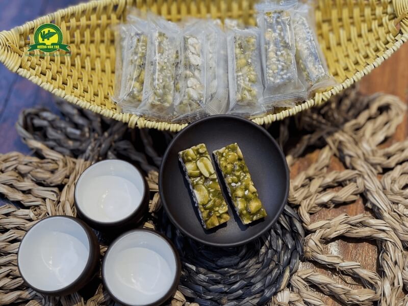 Kẹo lạc trà xanh - mang hương vị đặc trưng của vùng chè Thái Nguyên