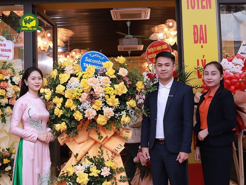 Thăm quan nhà máy cơm cháy Én vàng