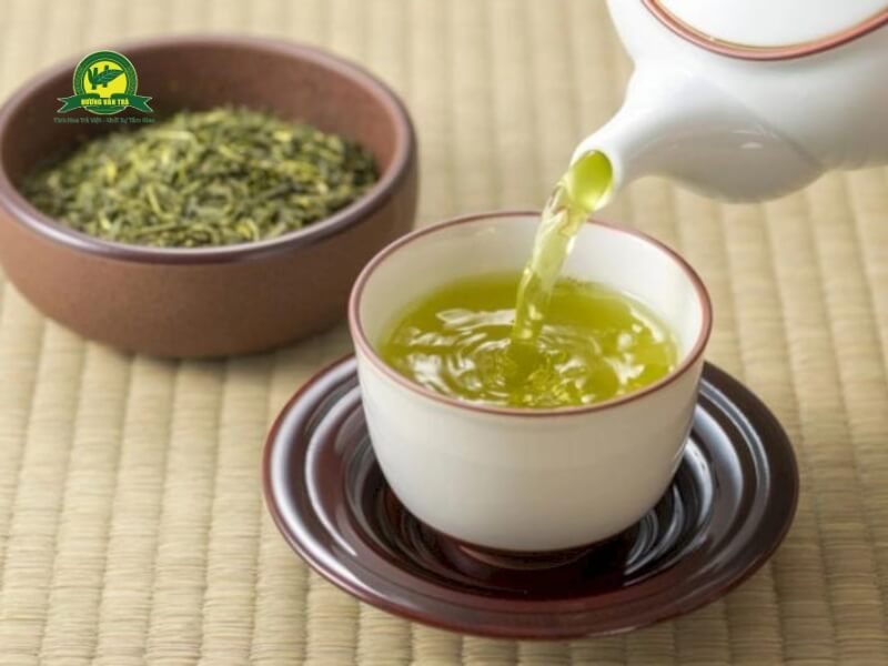 Thưởng trà khi trà còn đang hâm nóng