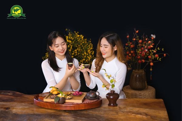 Uống trà ngày Tết