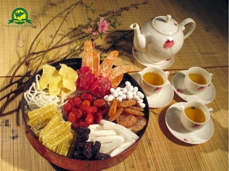Kết hợp trà và bánh mứt đậm đà hương vị ngày xuân