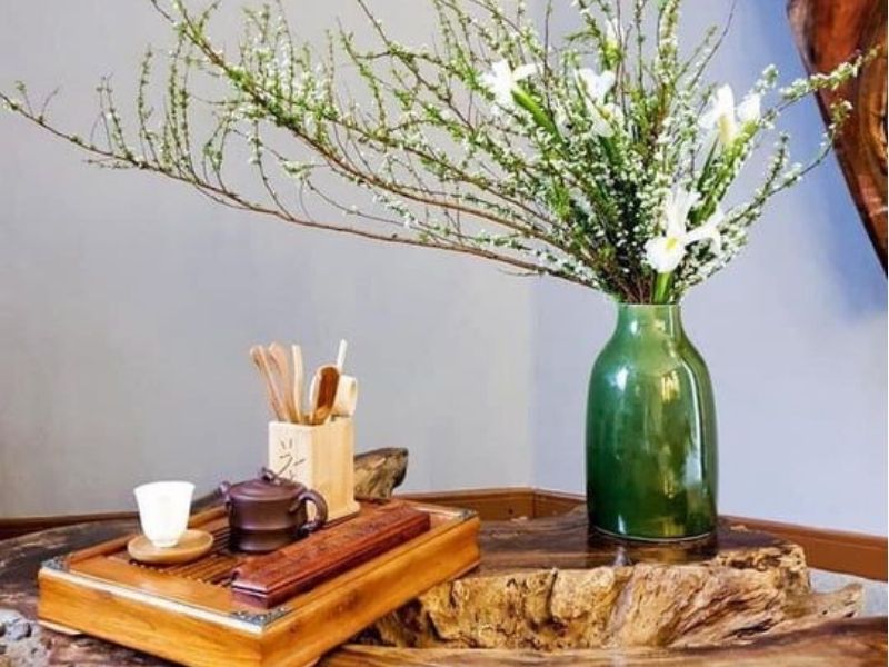 Lọ hoa trang trí bàn trà Tết