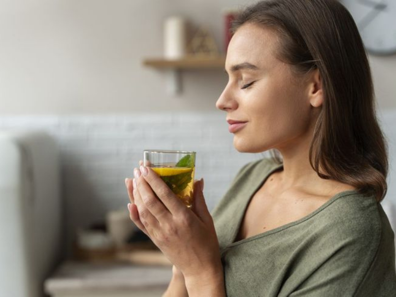 Trà xanh giúp giảm stress và tạo cảm giác thư giãn